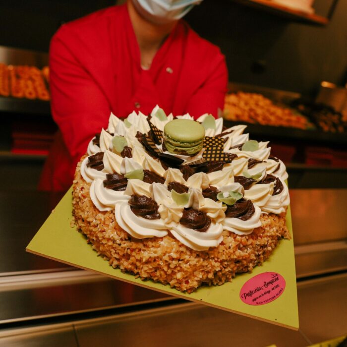 chantilly-con-cioccolato-e-granella-di-nocciole-1536x1536